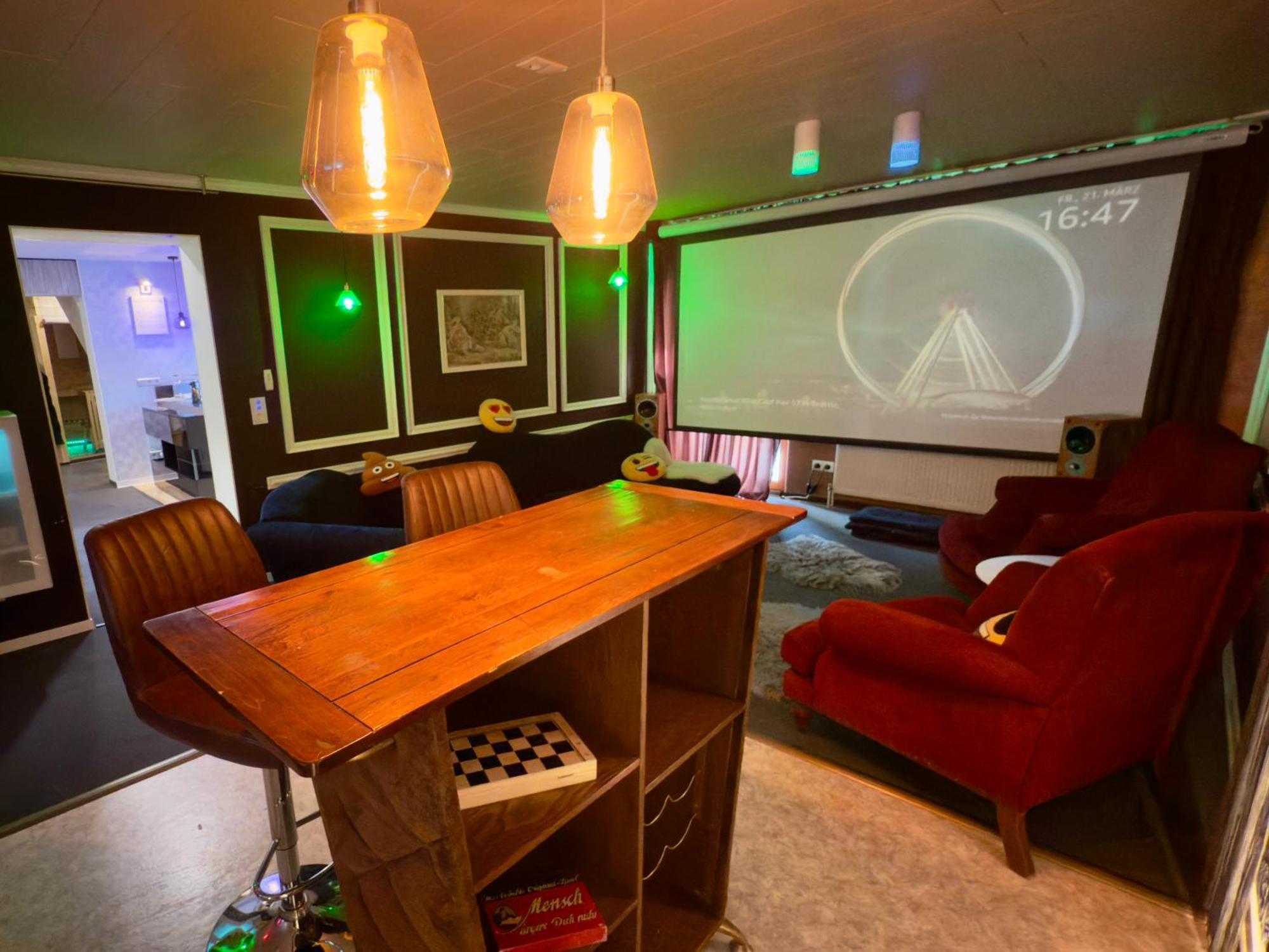 Bookeinfach Bad Ems - Private - Sauna Jacuzzi Whirlpool Swimmingpool Alahna Sup Beachvolleyball Billiards Ping Pong Cinema Theater Music Disco Ball Bbq Und Parkplaetze Camera foto